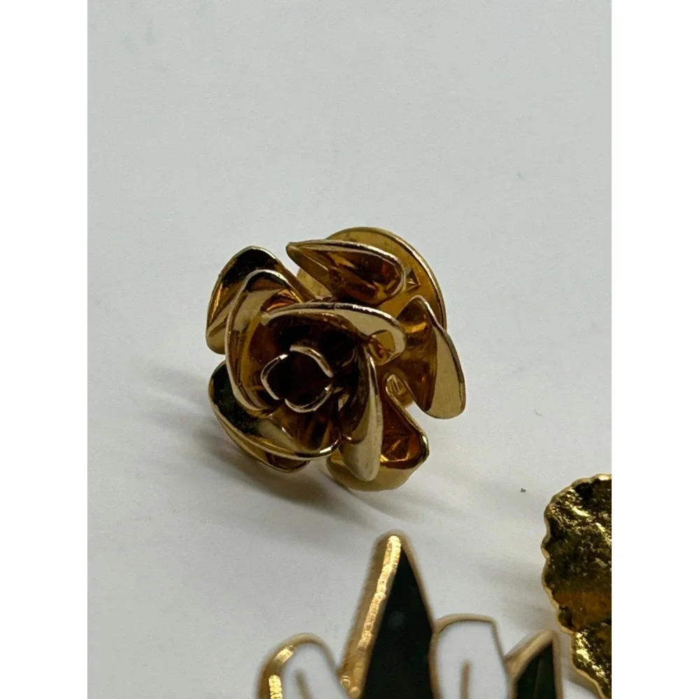 Vintage Lot Of 7 Flower Basket Floral Lapel Pins Pinbacks Brooch Tie Tacs